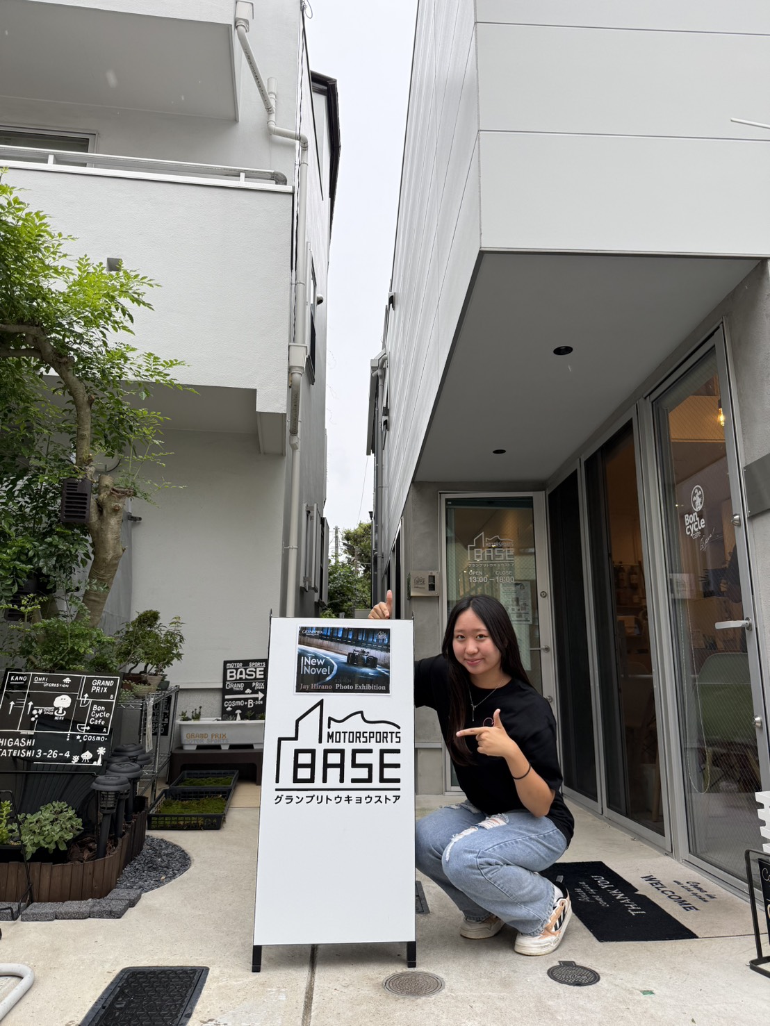 MOTORSPORTS BASEで1日店長を務める松井沙麗選手
