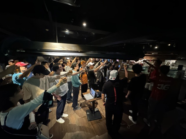 F1トークを楽しむFトモ交流会参加者の皆様